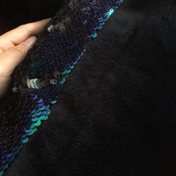 Mermaid sequin sparkle iridescent throw pillow - Picture 7 of 9